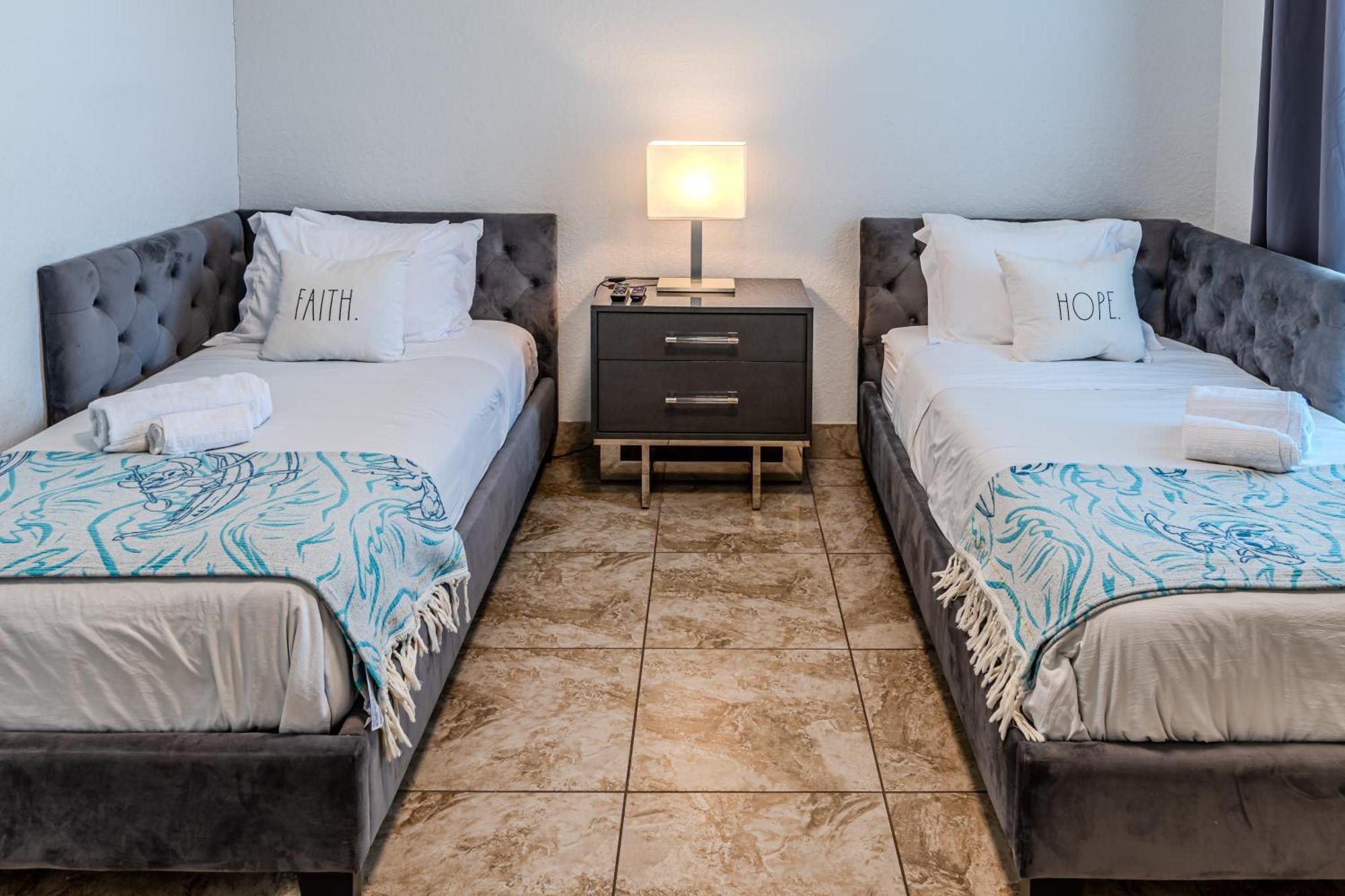 Apartment 3 Bedroom In Tuscana Resort , 15" From Disney 키시미 외부 사진